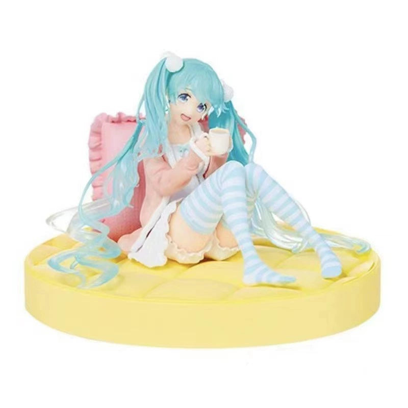 Anime-Inspired Instant Noodle Mascot Figurine – Cute & Collectible Desk Decoration